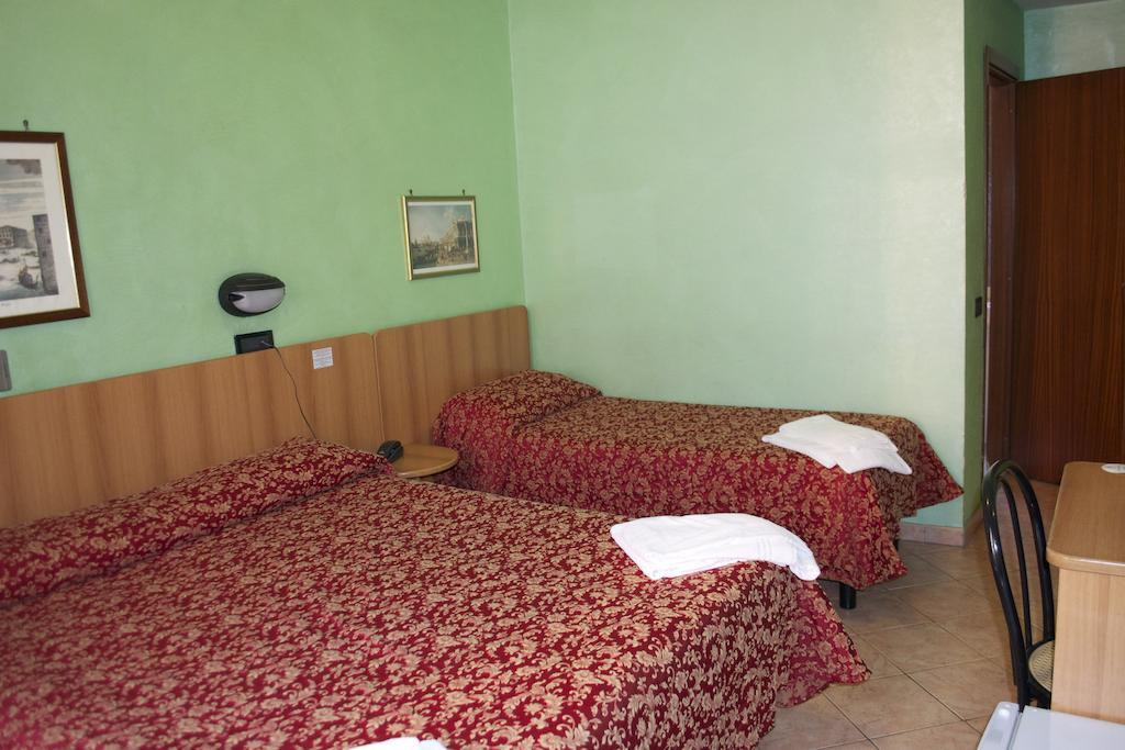 Hotel Ferrarese Rom Exteriör bild