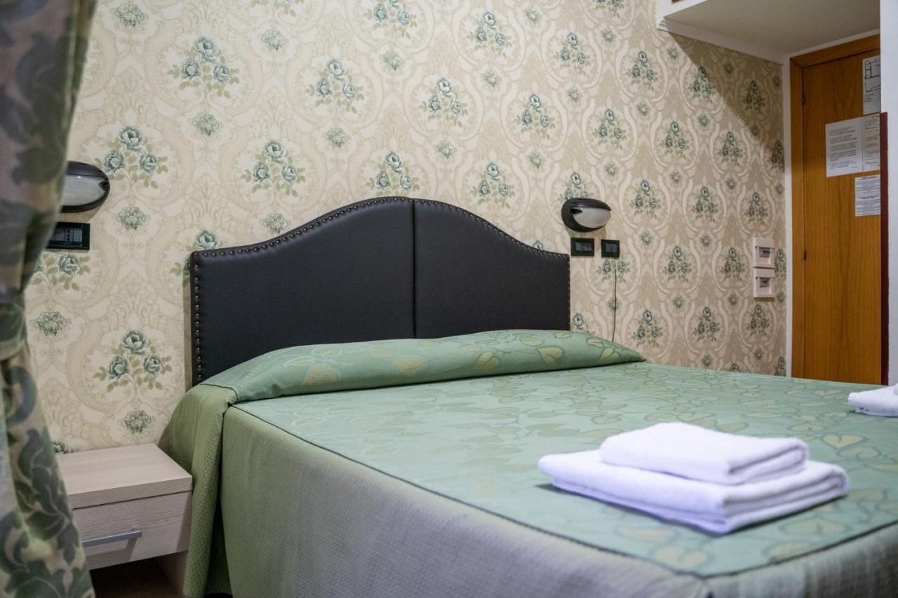 Hotel Ferrarese Rom Exteriör bild