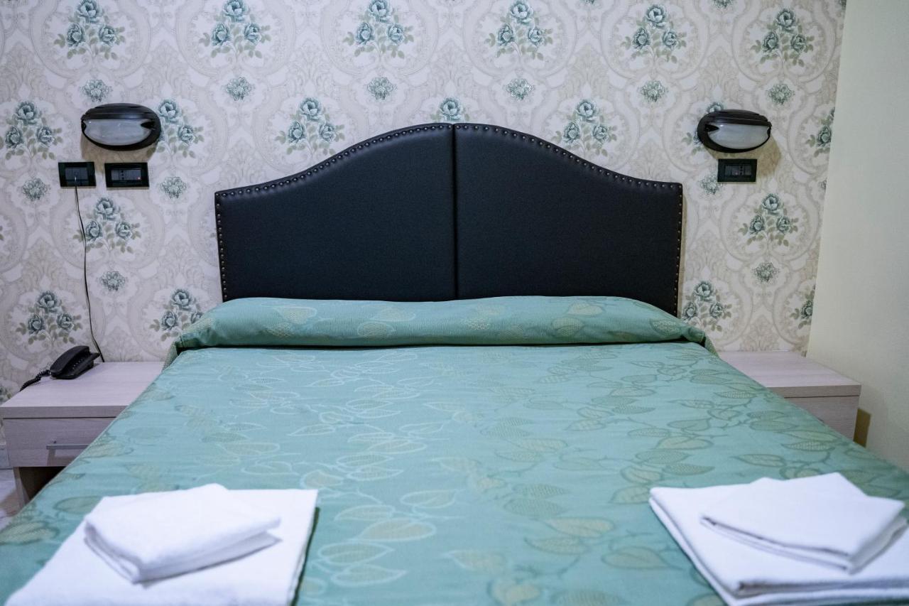 Hotel Ferrarese Rom Exteriör bild