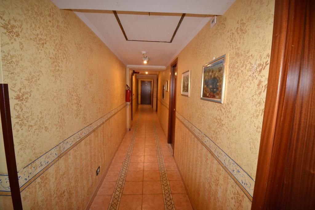 Hotel Ferrarese Rom Exteriör bild