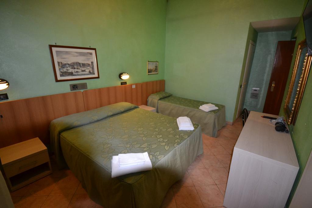 Hotel Ferrarese Rom Exteriör bild