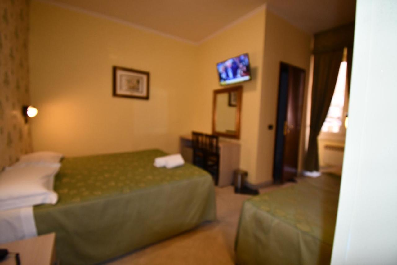 Hotel Ferrarese Rom Exteriör bild