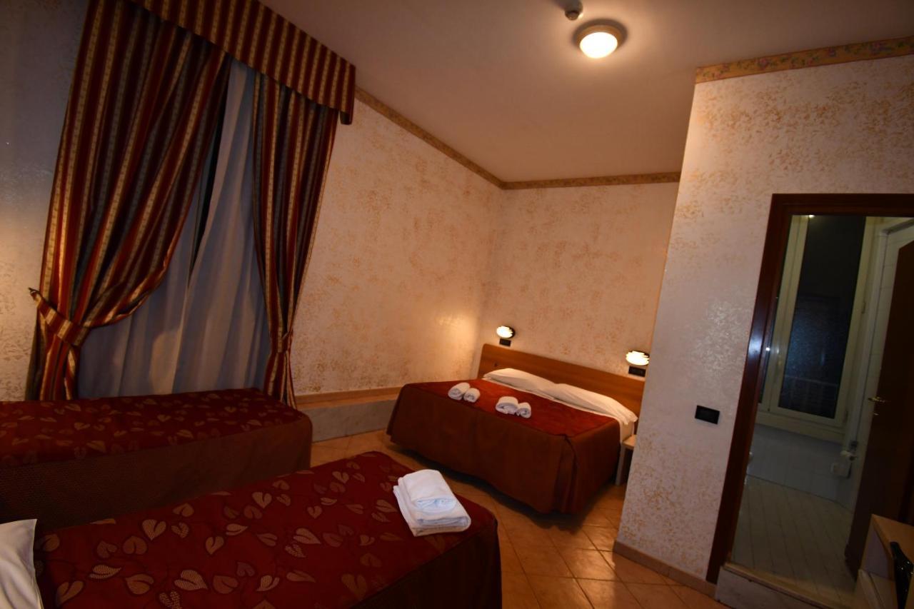 Hotel Ferrarese Rom Exteriör bild
