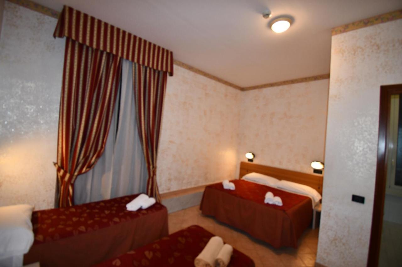 Hotel Ferrarese Rom Exteriör bild