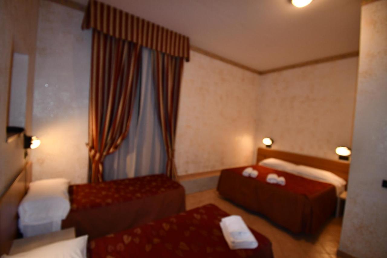 Hotel Ferrarese Rom Exteriör bild