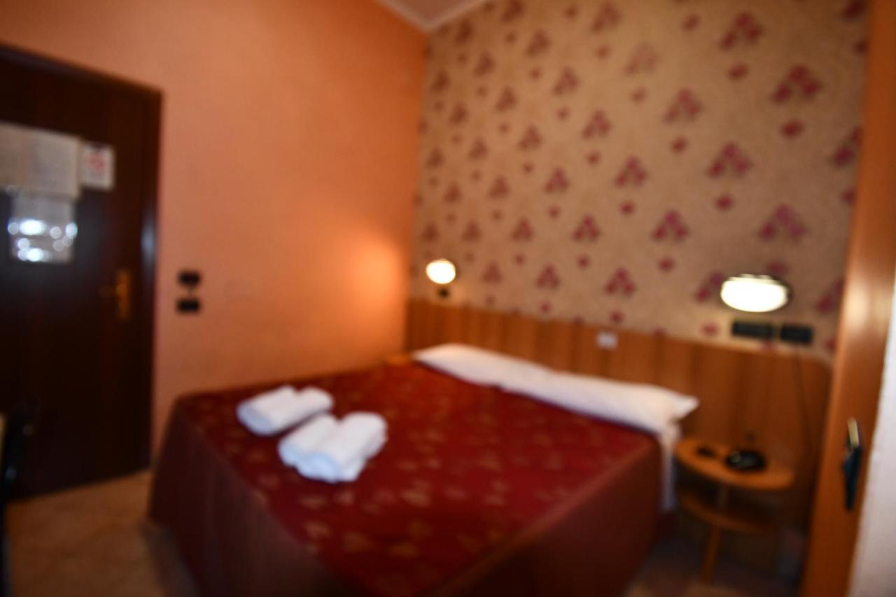 Hotel Ferrarese Rom Exteriör bild